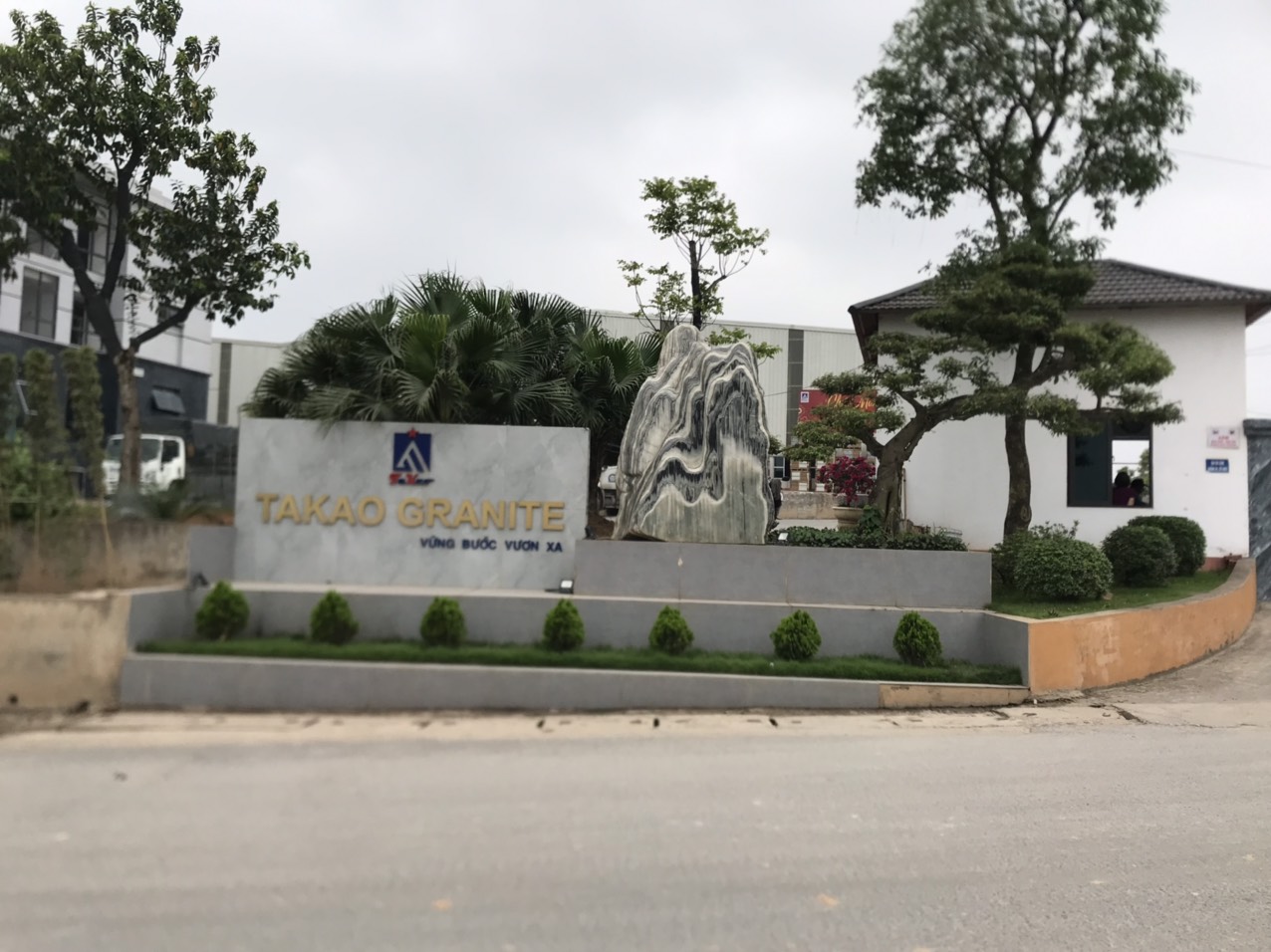 Thi công vách ngăn vệ sinh compact tại công ty cổ phần TaKao