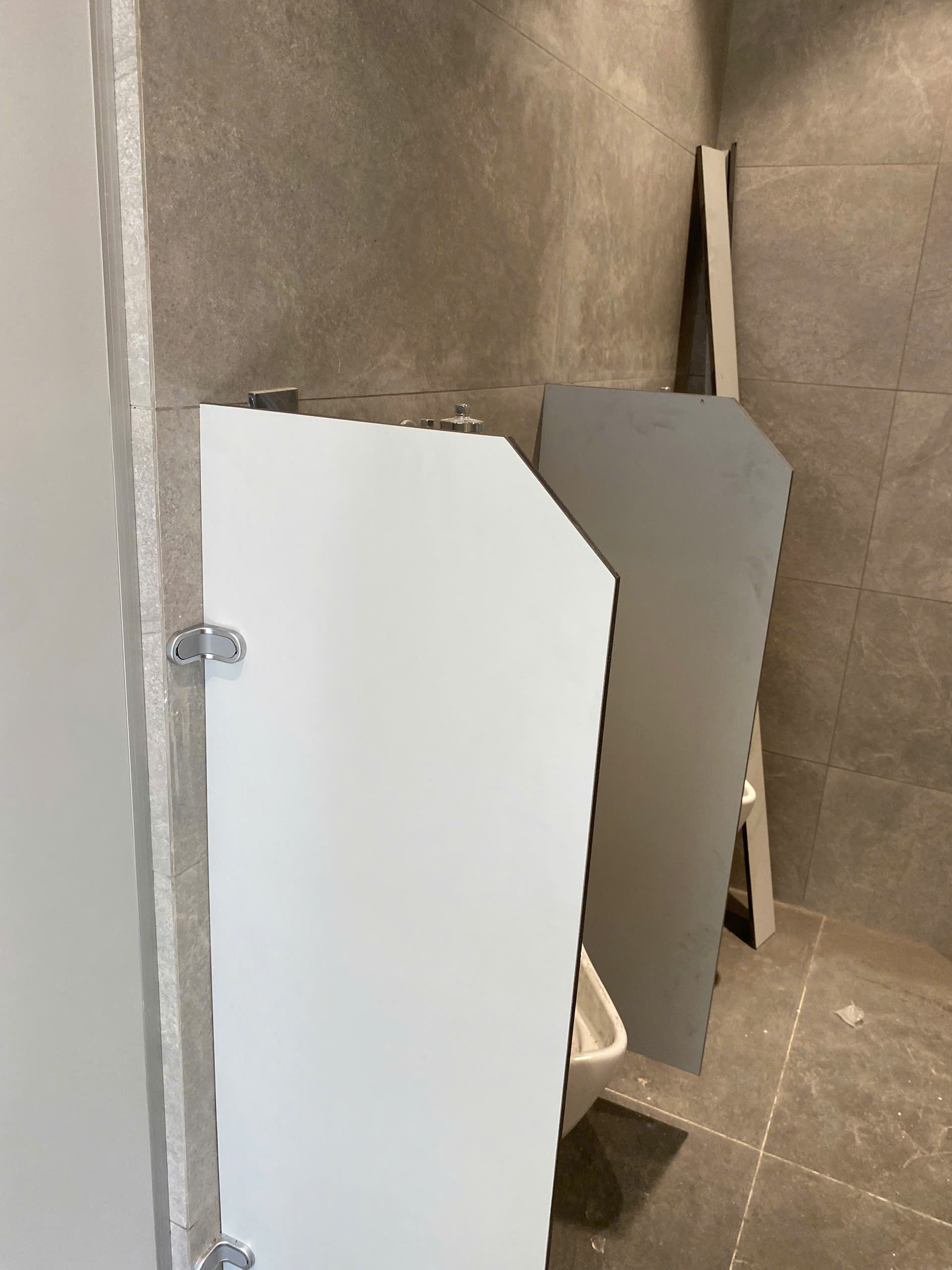 Vách ngăn  vệ sinh  văn phòng làm việc quận 2- TPHCM